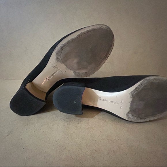 Gorgeous shoes but if any questions please message or comment on app thanks - Picture 2 of 4